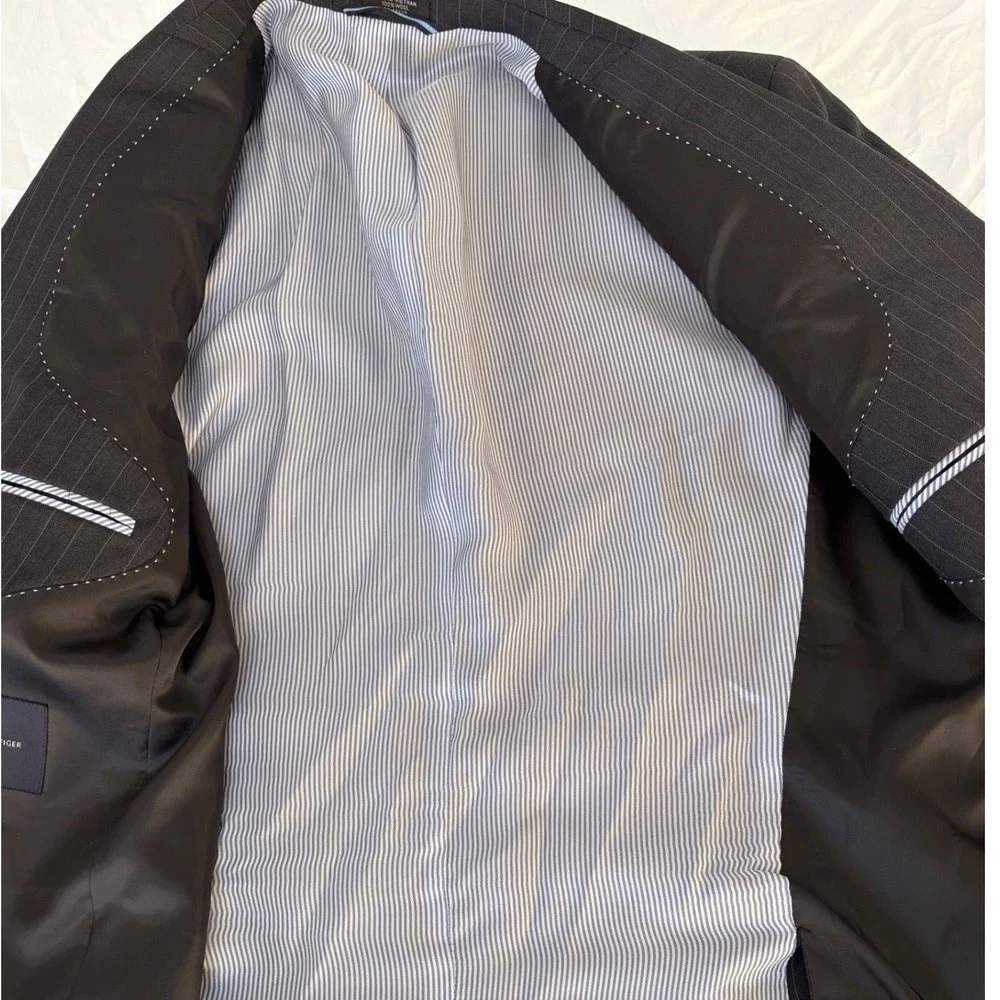 Tommy Hilfiger Mens 100% Wool Pinstripe Suit Charcoal Grey 2 Piece Blazer Pants